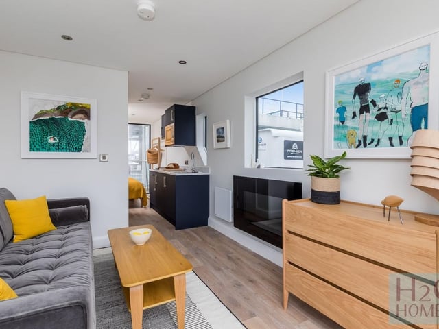 One bed houseboat for sale, Pacific Drive, Sovereign Harbour. Photo from Zoopla.