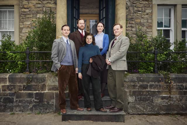 The Skeldale team. James Herriot (Nicholas Ralph), Helen Alderson (Rachel Shenton), Tristan Farnon (Callum Woodhouse) with Siegfried Farnon (Samuel West), Mrs Hall (Anna Madeley). The front of Sheldale House exterior is filmed in Grassington, while the rear is filmed at Arncliffe (the studio for the interiors is in Summerbridge).