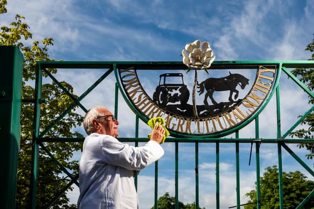 Gate Steward, Brian Cooksey, aged 68, dusting off Yorkshire Agricultural Society signage on one of the show gates ahead first day
Picture By Yorkshire Post Photographer,  James Hardisty.