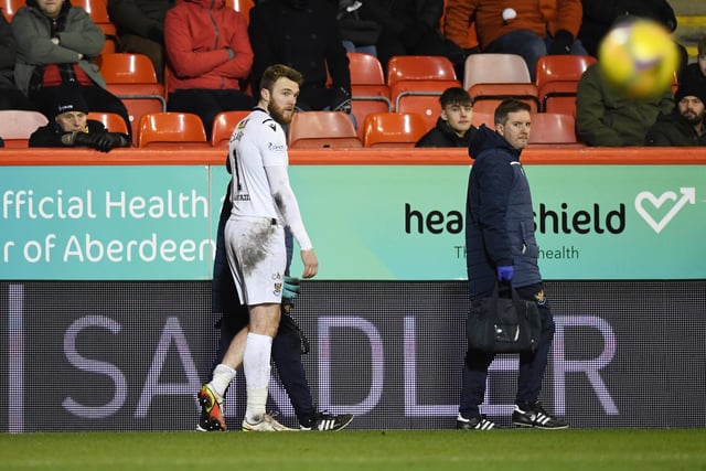 St Johnstone have suffered a triple injury blow ahead of their Premiership clash with Hearts at the weekend. Zander Clark, Melker Hallberg and Callum Hendry all picked up injuries in the 1-1 draw with Aberdeen on Tuesday night. Saints boss Callum Davidson said: “A calf isn’t a great injury – I’ve had numerous ones. Hopefully these guys come back quicker than I did. I was probably out for about six weeks after one.” (Courier)