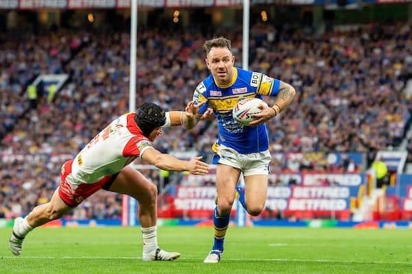 Richie Myler evades a tackle from Jonny Lomax during Rhinos' Grand Final defeat by St Helens. (Picture by Allan McKenzie/SWpix.com)