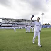Picture by Allan McKenzie/SWpix.com - Yorkshire's Steven Patterson takes applause from the fans and supporters as he leaves the field in his last match for Yorkshire.