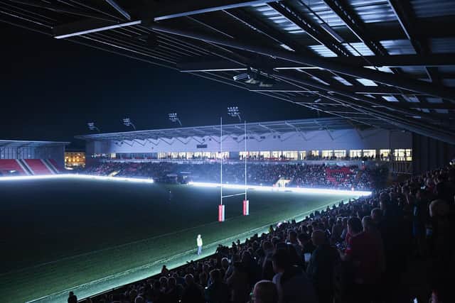 Match bandonded as the floodlights go out at the Leigh Sports Village during the game between Leigh Leopards and Huddersfield Giants in the Betfred Super League (Picture: Olly Hassell/SWPix.com)