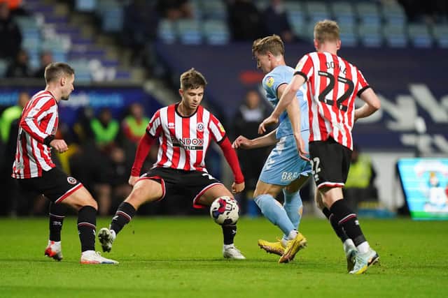 Coventry City's Ben Sheaf (second right) and Sheffield United's James McAtee (centre) battle for the ball (Picture: PA)