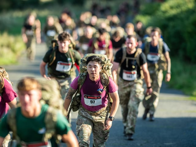 A queue of soldiers during a racing challenge.