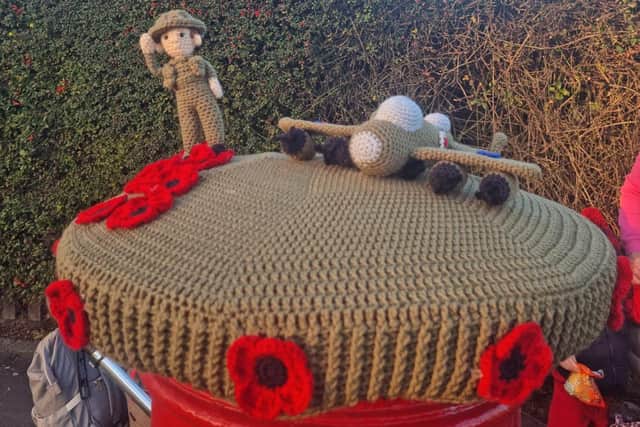 The knitted postbox topper