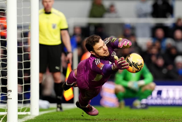 Lucas Perris Bauchgefühl hilft Leeds United beim Sieg im Elfmeterschießen ...