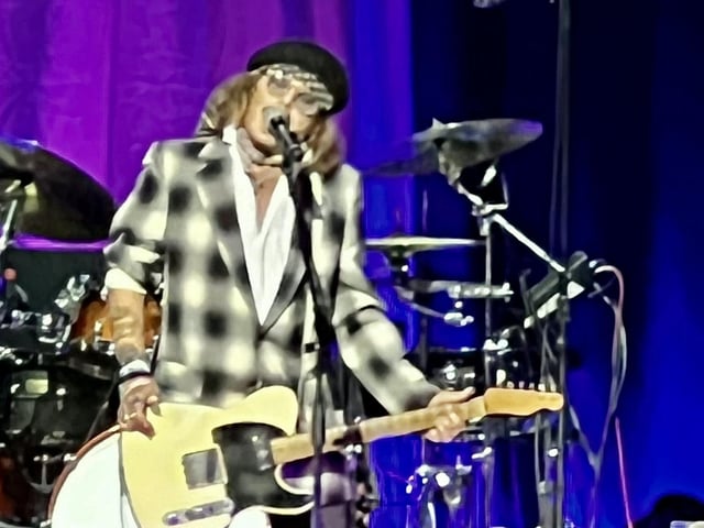 One fan said: "Wow! Johnny sounds a little like Bowie, Lennon, and Hendrix!"