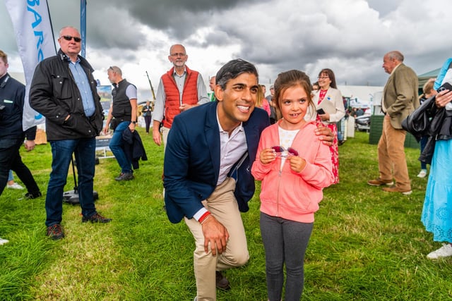 Rishi Sunak and Tess Hopkins, aged six,  during his visit to the Wensleydale Agricultral Show