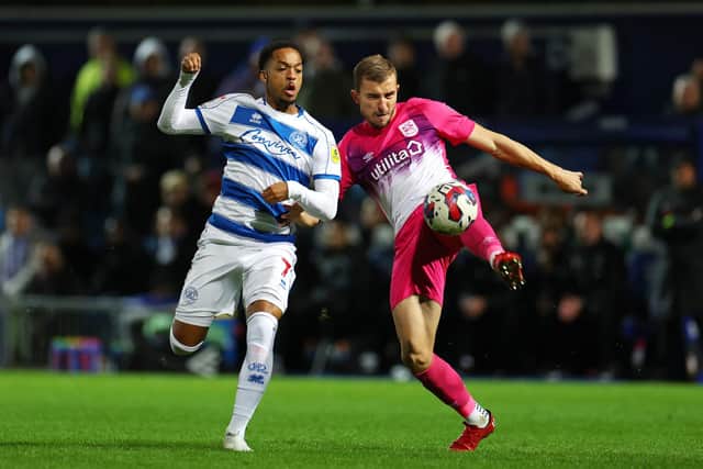 LONDON, ENGLAND - NOVEMBER 08: Chris Willock of Queens Park Rangers and Michal Helik of Huddersfield Town battle for the ball during the Sky Bet Championship match between Queens Park Rangers and Huddersfield Town at Loftus Road on November 08, 2022 in London, England. (Photo by Andrew Redington/Getty Images)