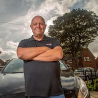 Taxi driver who rescued passenger from river wins hero award