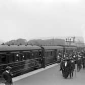 Crowds of day-trippers and holidaymakers arriving on a platform at Scarborough railway station in 1913. (Pic credit: Alfred Hind Robinson / Hulton Archive / Getty Images)