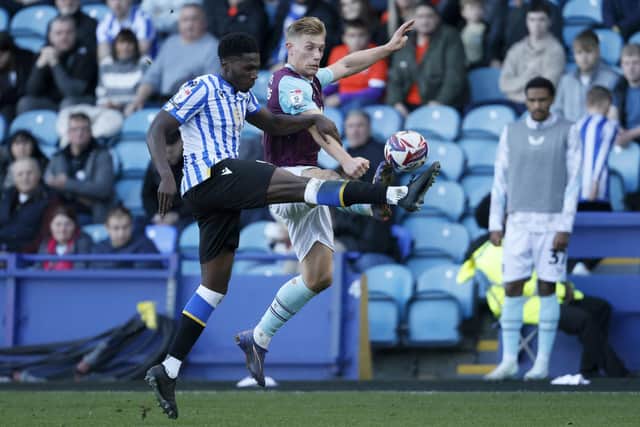 Sheffield Wednesday's Di'Shon Bernard (left) and Burnley's Zian Flemming battle for the ball during the Sky Bet Championship match at Hillsborough. Photo: Richard Sellers/PA Wire.