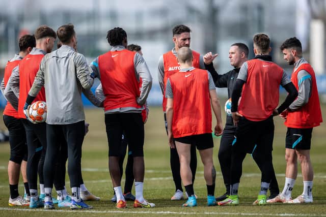 New Huddersfield boss Mark Fotheringham of Hertha BSC talk with the players during his first training session of Hertha BSC on March 15, 2022 in Berlin, Germany. (Picture: Boris Streubel/Getty Images)