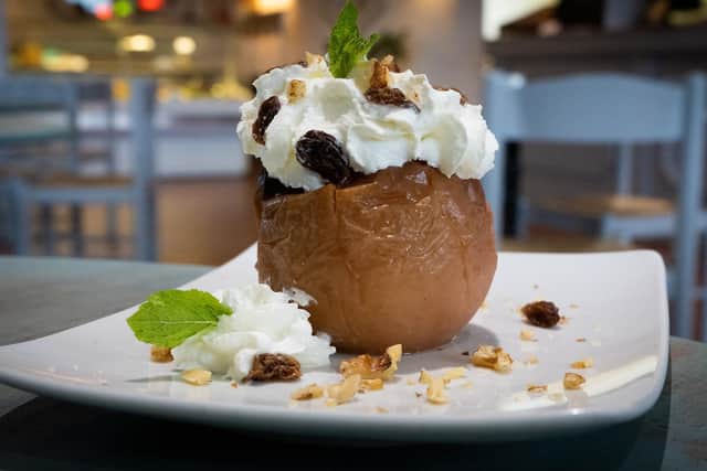Baked apple with cream raisins and walnuts