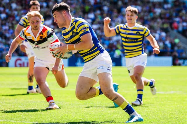 Josh Thewlis of Warrington runs in to score a try against Bradford Bulls (Picture: Alex Whitehead/SWpix.com)