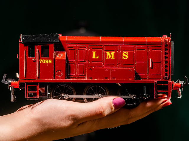 David Dugglebys, auctioneer holding Lot: 3009 - Ray Cooper '0' gauge - Directory Series LMS 0-6-0 diesel shunting locomotive No.7098; in plain brown box with RAC label and instructions.