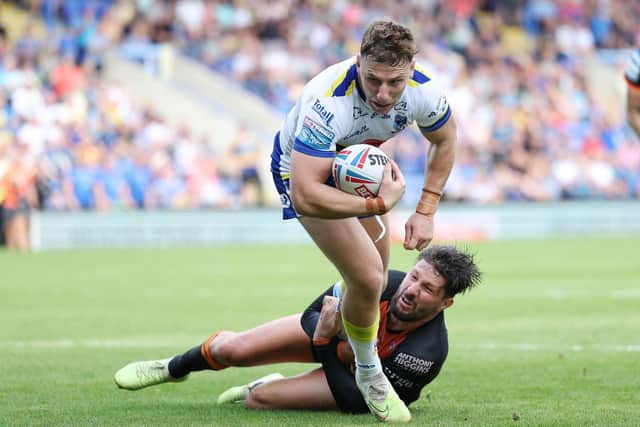 Warrington Wolves' George Williams in action with Castleford Tigers' Gareth Widdop (Picture: John Clifton/SWpix.com)