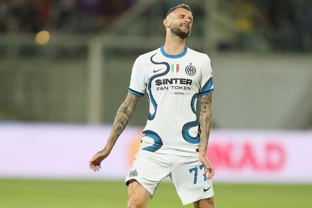 Inter Milan and Brozovic are currently locked in contract talks and reportes suggest Newcastle and Chelsea are sniffing around the midfielder.