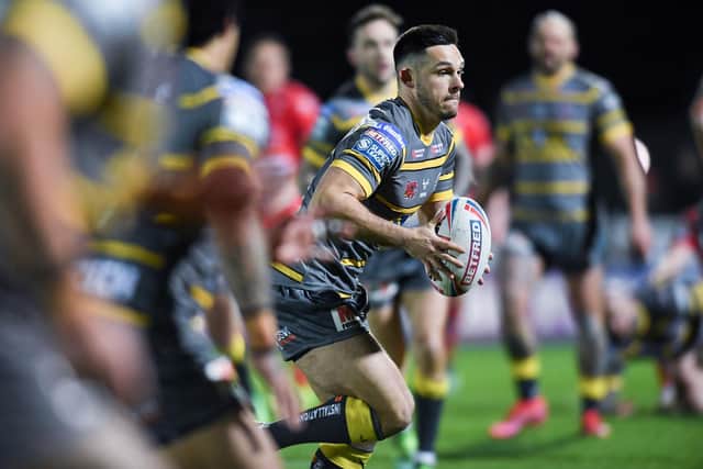 Niall Evalds takes the ball in against Hull KR. (Photo: Will Palmer/SWpix.com)