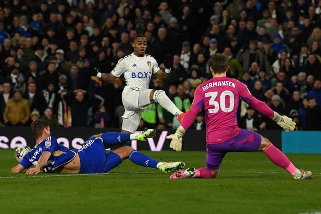 Leeds United's Crysencio Summerville in action against Leicester City. Picture: Jonathan Gawthorpe