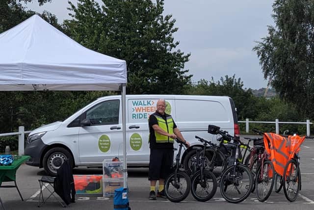 EPIKS e-bike instructor at a "try an e-bike event"