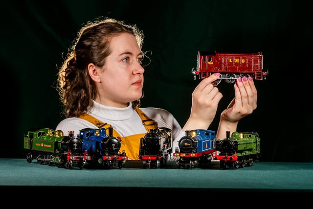 Alice Cullen, from David Dugglebys, auctioneers holding Lot: 3009 - Ray Cooper '0' gauge - Directory Series LMS 0-6-0 diesel shunting locomotive No.7098; which comes in plain brown box with RAC label and instructions along with a few of the other locomotives in this collection.