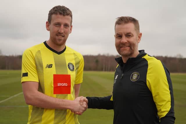 Tom Eastman (left) is greeted by Harrogate Town boss Simon Weaver (right). Picture courtesy of Harrogate Town AFC.