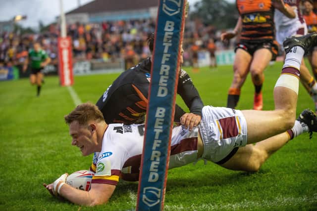Sam Halsall scores the Giants' opening try. (Picture by Bruce Rollinson)