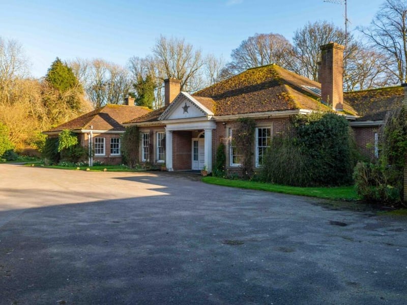 The property offers scope for renovation or for rebuilding, subject to planning permissions.