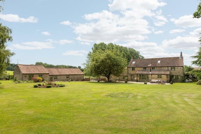 The Old Granary and the converted barn are in the idyllic hamlet of Stearsby in the Howardian Hills with the marjket town of Easingwold a 15 minute drive away and central York a half hour drive away.
