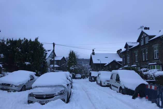 Vehicles at a standstill due to the snow in Ambleside
cc Julie Coldwell