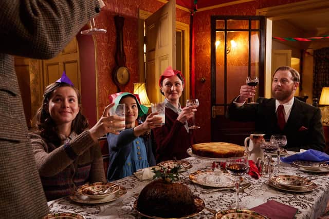 Christmas dinner at Skeldale with Jenny Alderson (Imogen Clawson), Eva Feldman (Ella Bernstein), Mrs Hall (Anna Madeley), Siegfried Farnon (Samuel West)