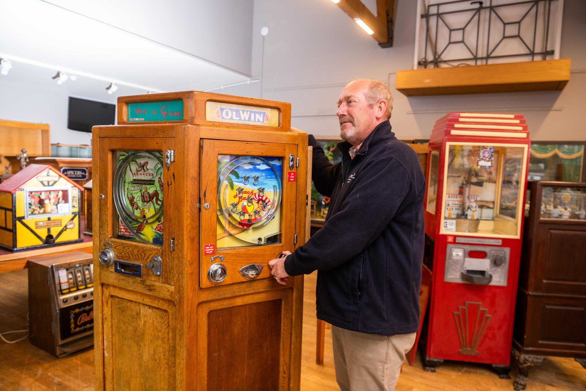 Spicers Auctions: Collection of vintage arcadia machines from world ...