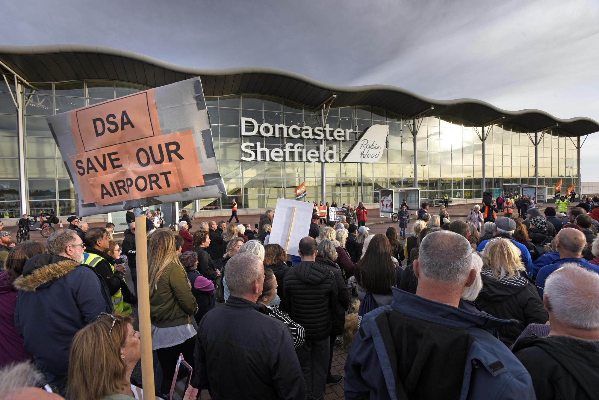 Flughafen Doncaster Sheffield: Streit darüber, ob die Regierung versucht ...