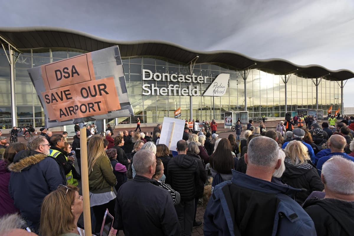 Flughafen Doncaster Sheffield: Streit darüber, ob die Regierung versucht ...