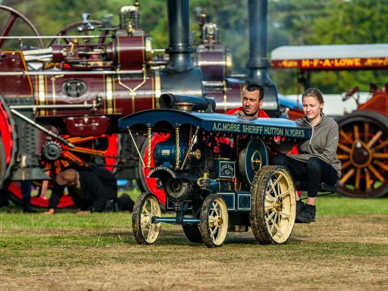 Pictured Liam Hayes, and his daughter Elsie, aged 13, of Sheriff Hutton, head-off to collect water for their 4 inch miniature Burrell Tractor Engine. Picture: James Hardisty. Date: 6nd September 2026.