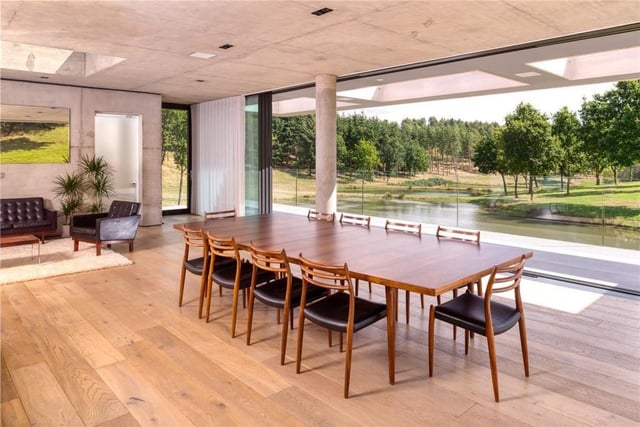 The property offers incredible views with double height spaces bringing nature into the house. It allows in the reflections from the lakes and also the opportunity to watch the deer from the Duke of Bedford’s estate at Woburn Abbey.