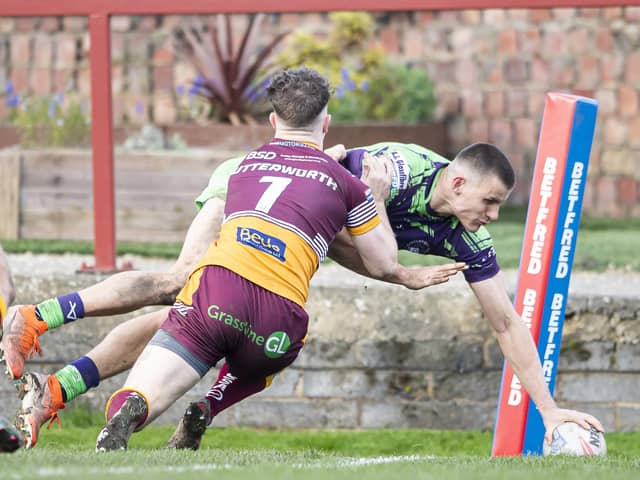 Batley's Robbie Butterworth can't prevent Castleford's Innes Senior from scoring a try last week, but can Cas back that up against Leeds Rhinos in Super League tonight (Picture: SWPix.com)