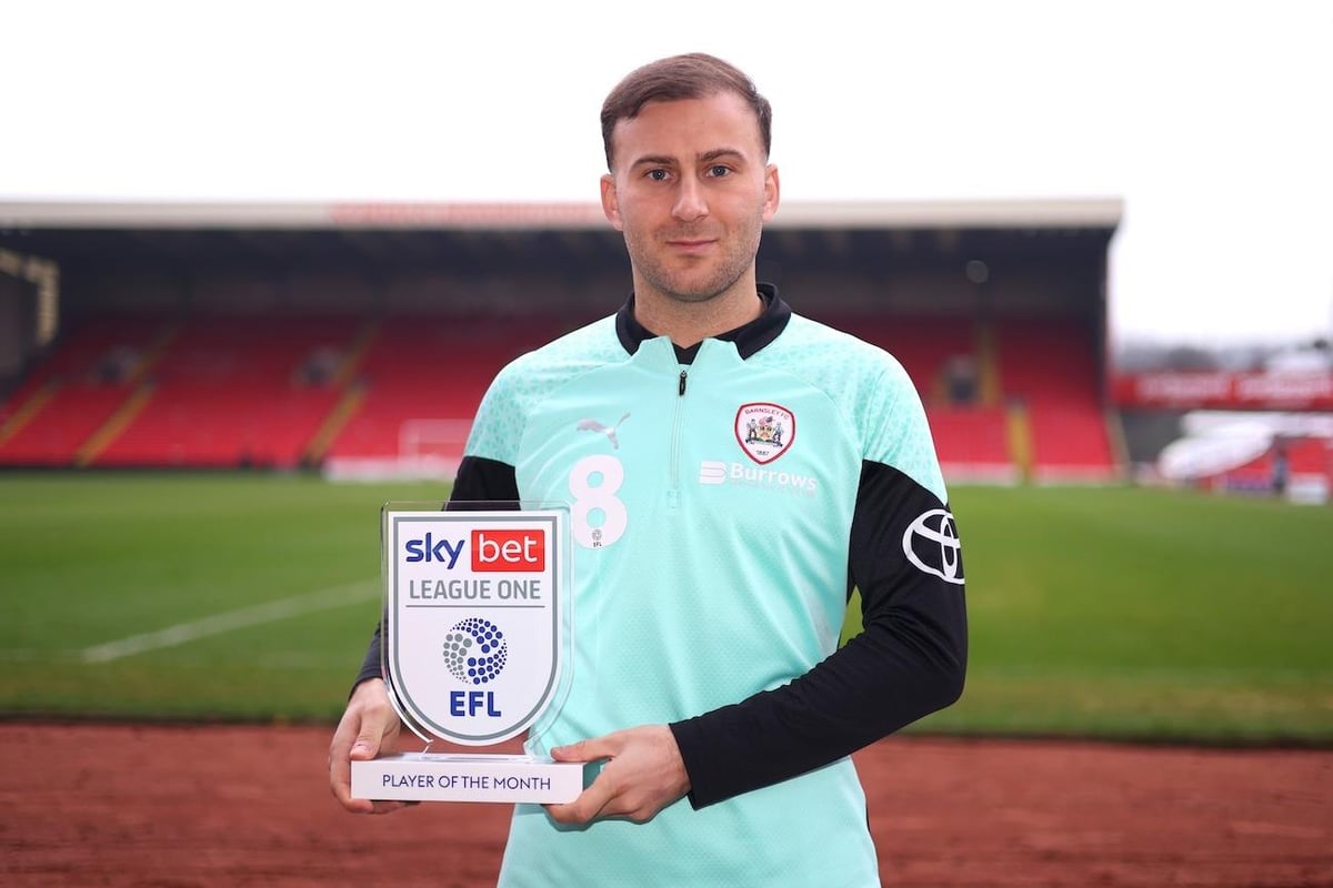 'More to come' from Herbie Kane as key Barnsley FC midfielder wins EFL League One award for December