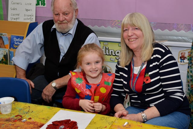 Forest Glade Primary School held a Remembrance Day tea party and craft session for Grandparents in 2017