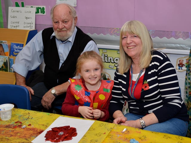 Forest Glade Primary School held a Remembrance Day tea party and craft session for Grandparents in 2017