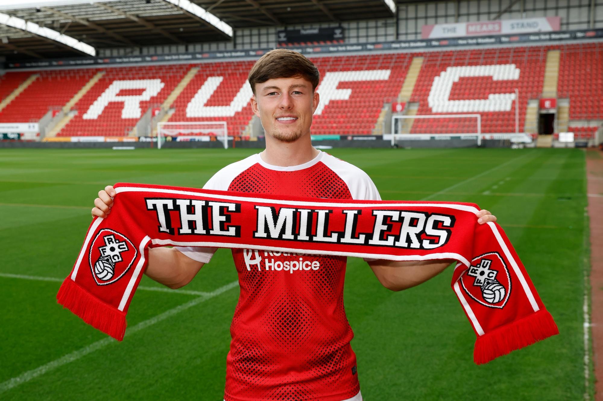 Rotherham United Transfer-News: Mittelfeldspieler von Manchester United ...