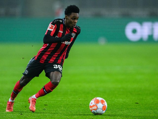 Barcelona and Borussia Dortmund have joined the race to sign former Celtic star Jeremie Frimpong. The right-back is impressing in the Bundesliga with Bayer Leverkusen, attracting interest from Bayern Munich. It is believed the player could be available for around €30million. (Sport1)