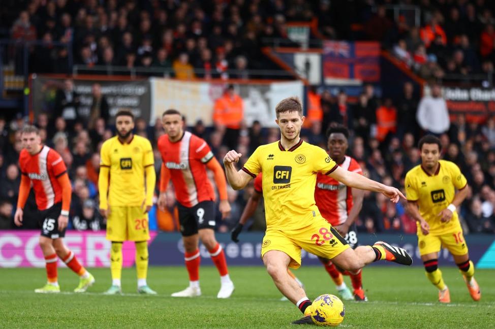 Luton Town 1 Sheffield United 3: Persistent Blades show they are still fighting with first Premier League away win of season