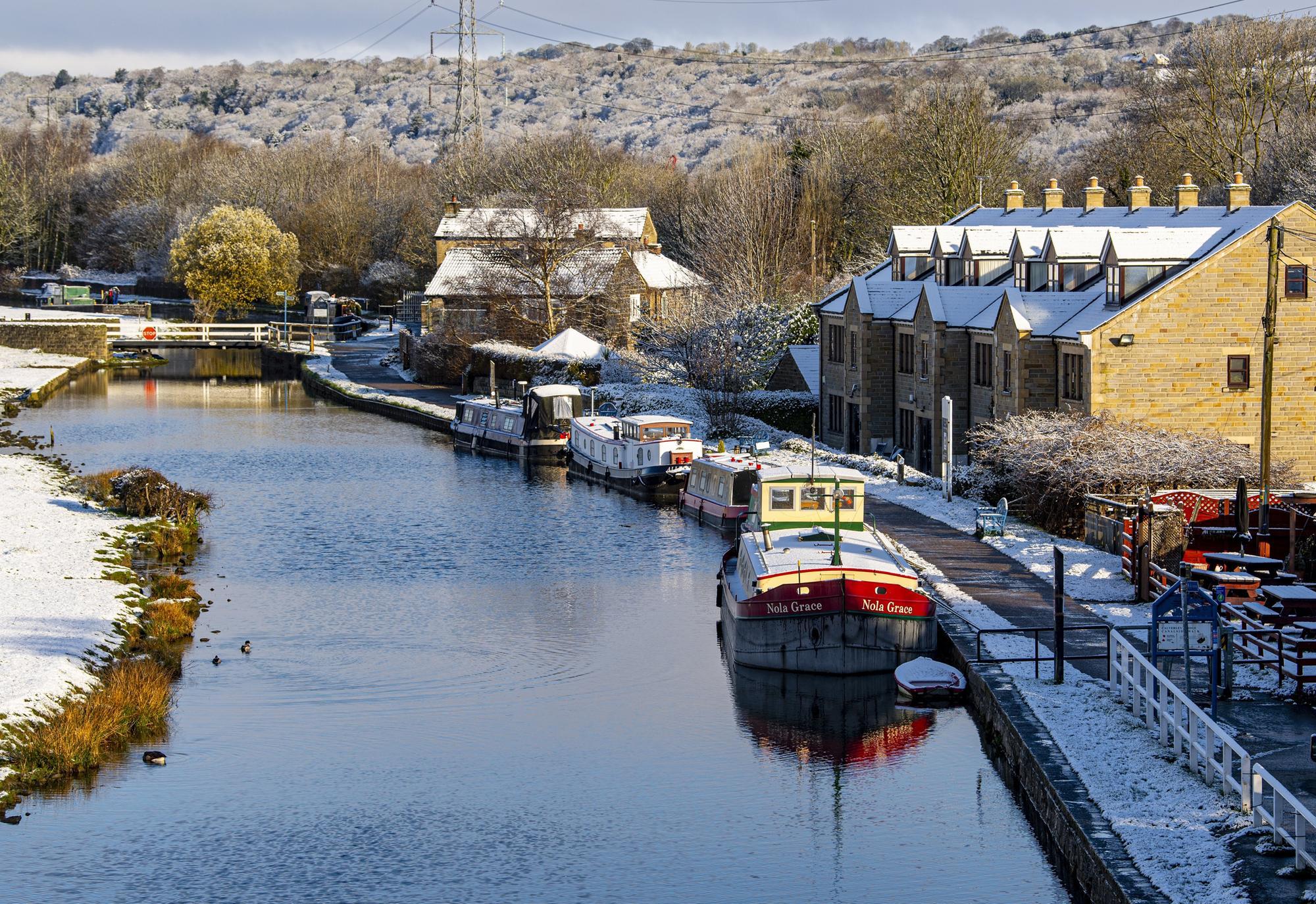 Moss Swing Bridge, Rodley: Controls and barriers to be adjusted on Leeds to Liverpool Canal bridge after it kept getting stuck - Vimarsana News