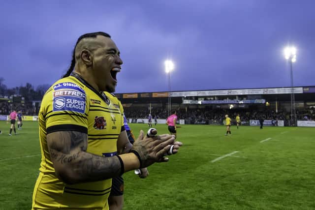 Mahe Fonua moved out to the wing for the visit of the Robins. (Photo: Allan McKenzie/SWpix.com)