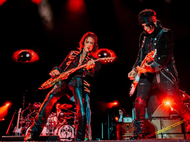 Hollywood Vampires delight the crowd