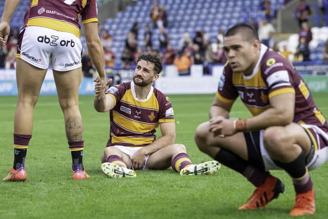 Huddersfield Giants appear dejected at the end of the game. (Picture: Allan McKenzie/SWpix.com)