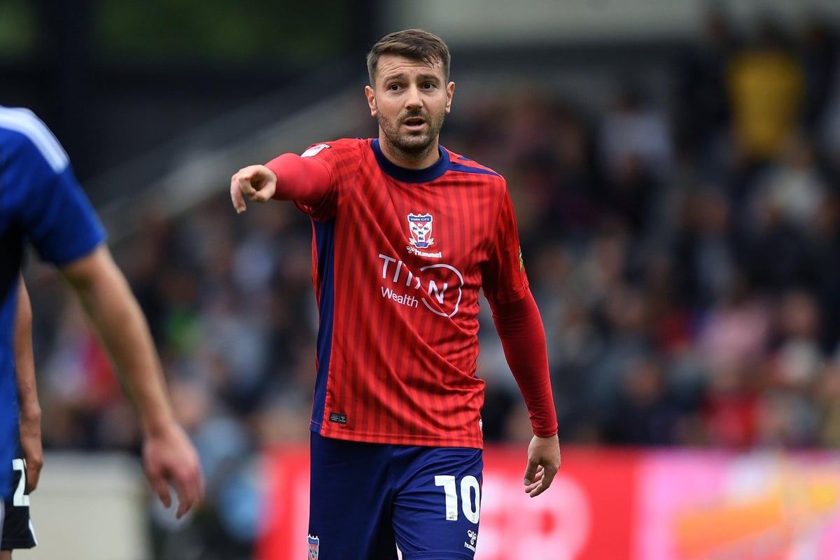 Scott Lindsey's pride as 10-man York City's 'unbelievable' performance at Newport County